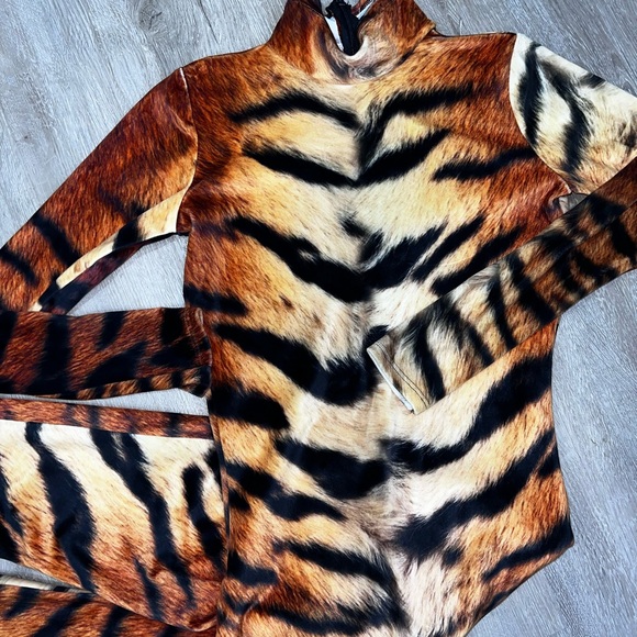 Velvet Tiger Bodysuit - Picture 3 of 12